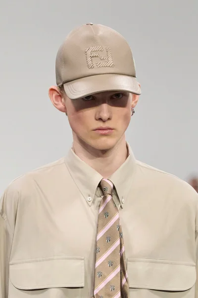 Look 7